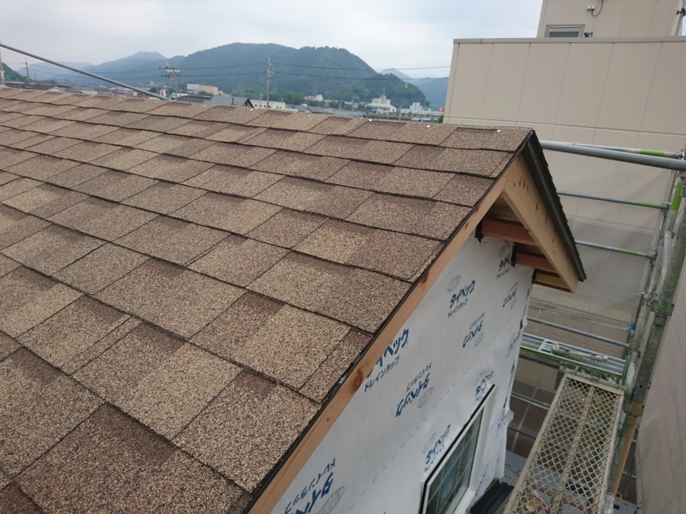 アスファルトシングル葺き
