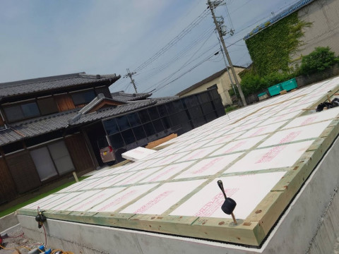 床断熱材